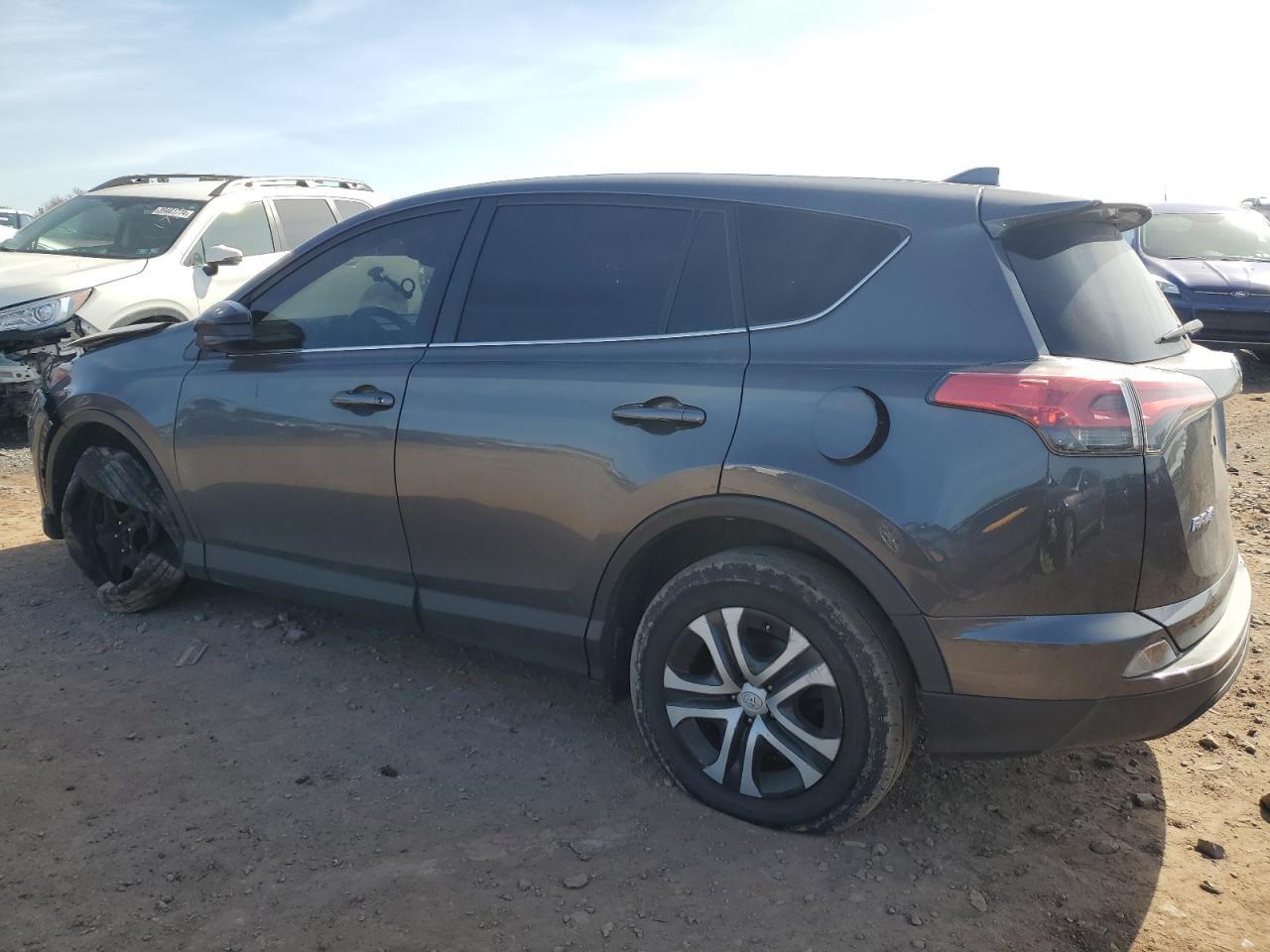 2018 TOYOTA RAV4 LE - Фото 2