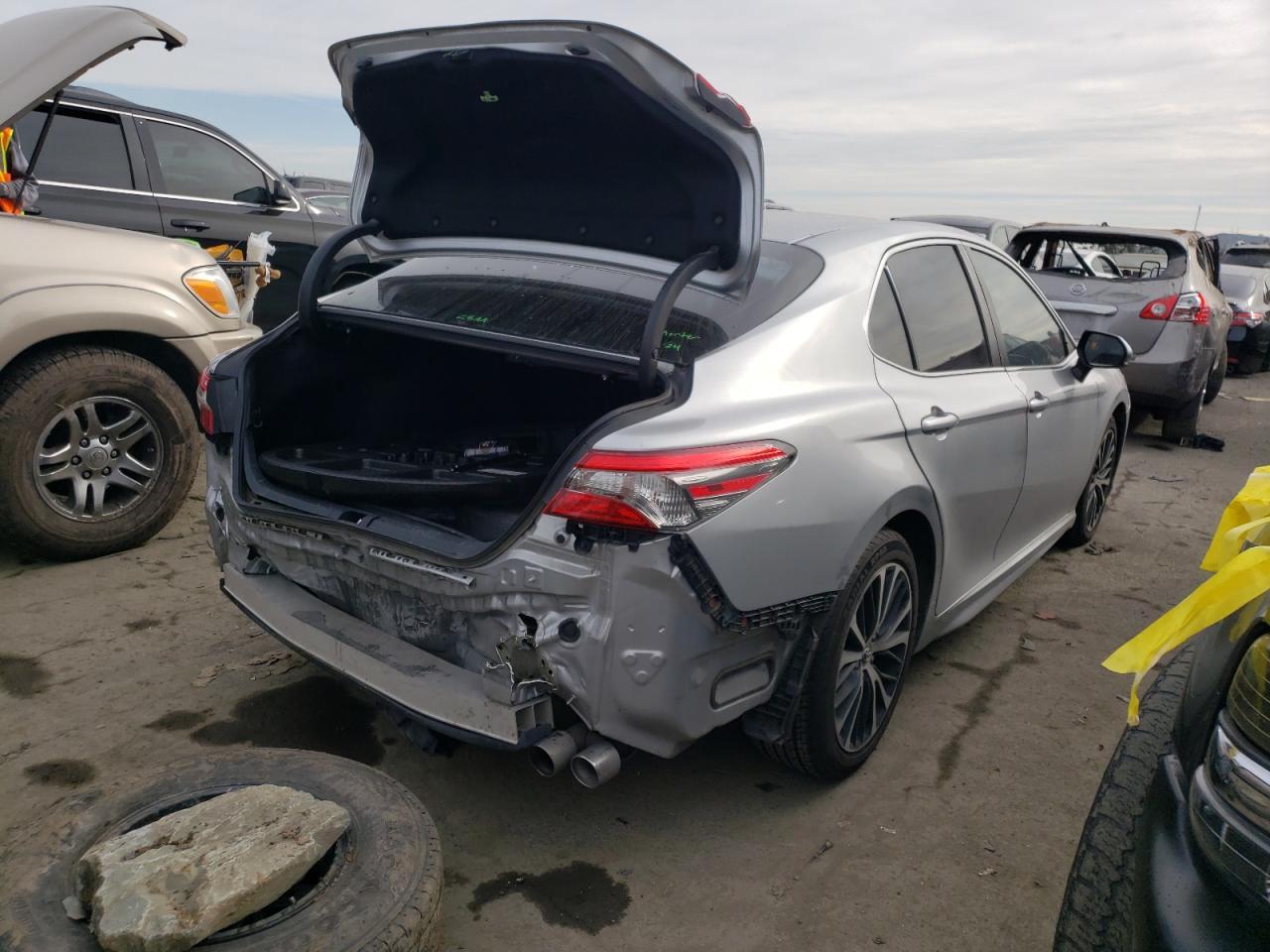 2018 TOYOTA CAMRY L - Фото 3