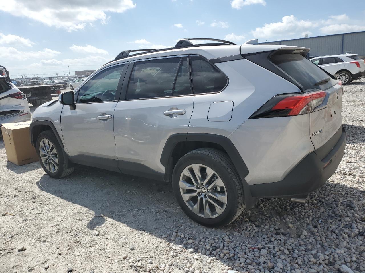 2022 TOYOTA RAV4 XLE P - Image 2