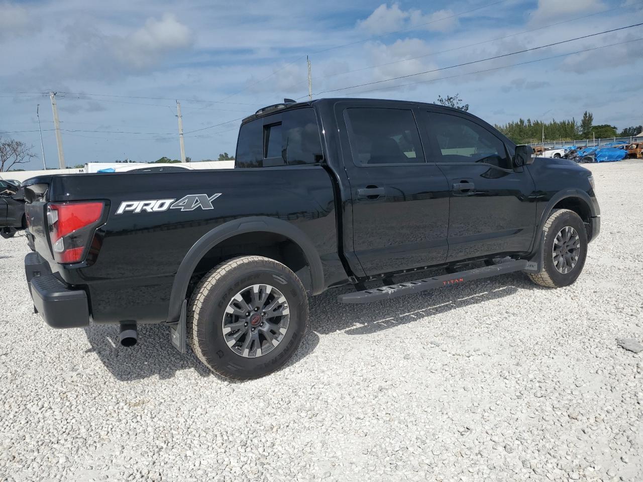 2023 NISSAN TITAN SV - Фото 3