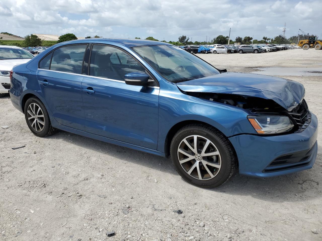 2017 VOLKSWAGEN JETTA SE - Фото 4