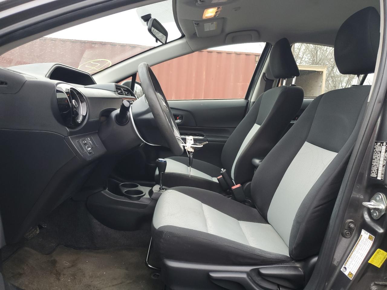 2015 TOYOTA PRIUS C - Image 7