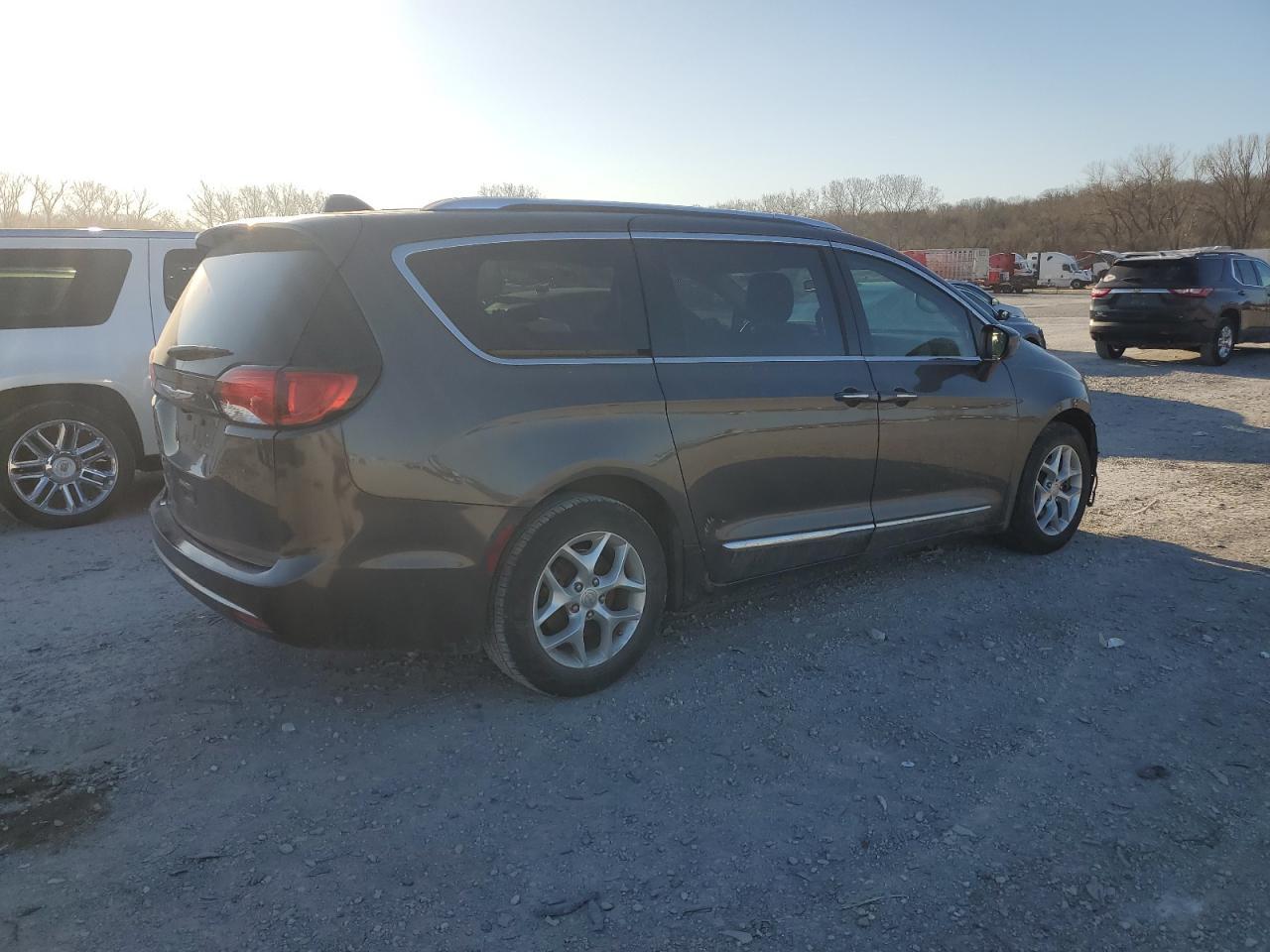 2017 CHRYSLER PACIFICA T - Image 3