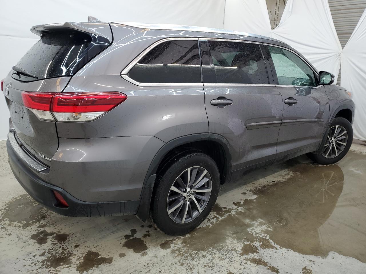 2019 TOYOTA HIGHLANDER - Image 3
