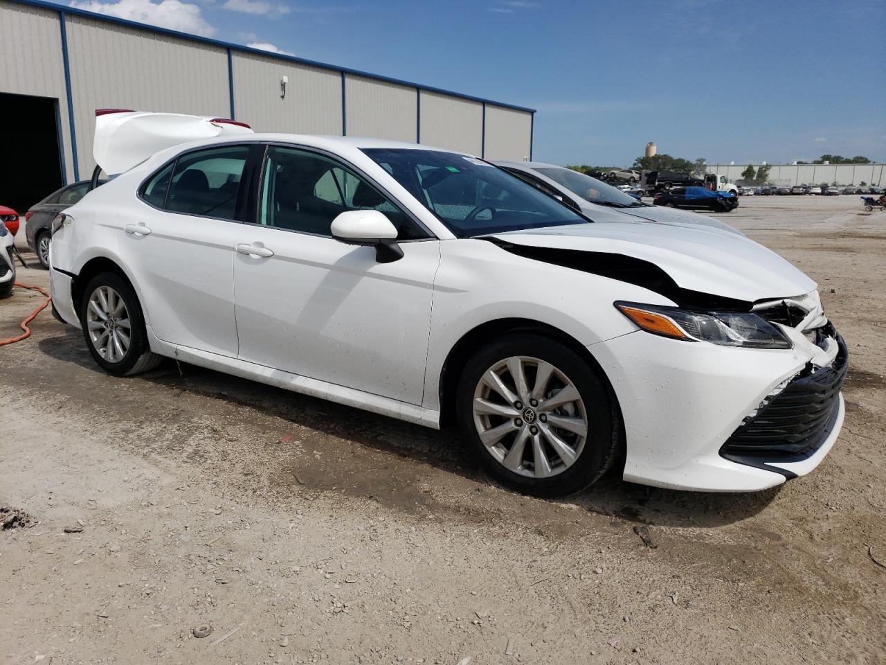 2020 TOYOTA CAMRY LE - Фото 4