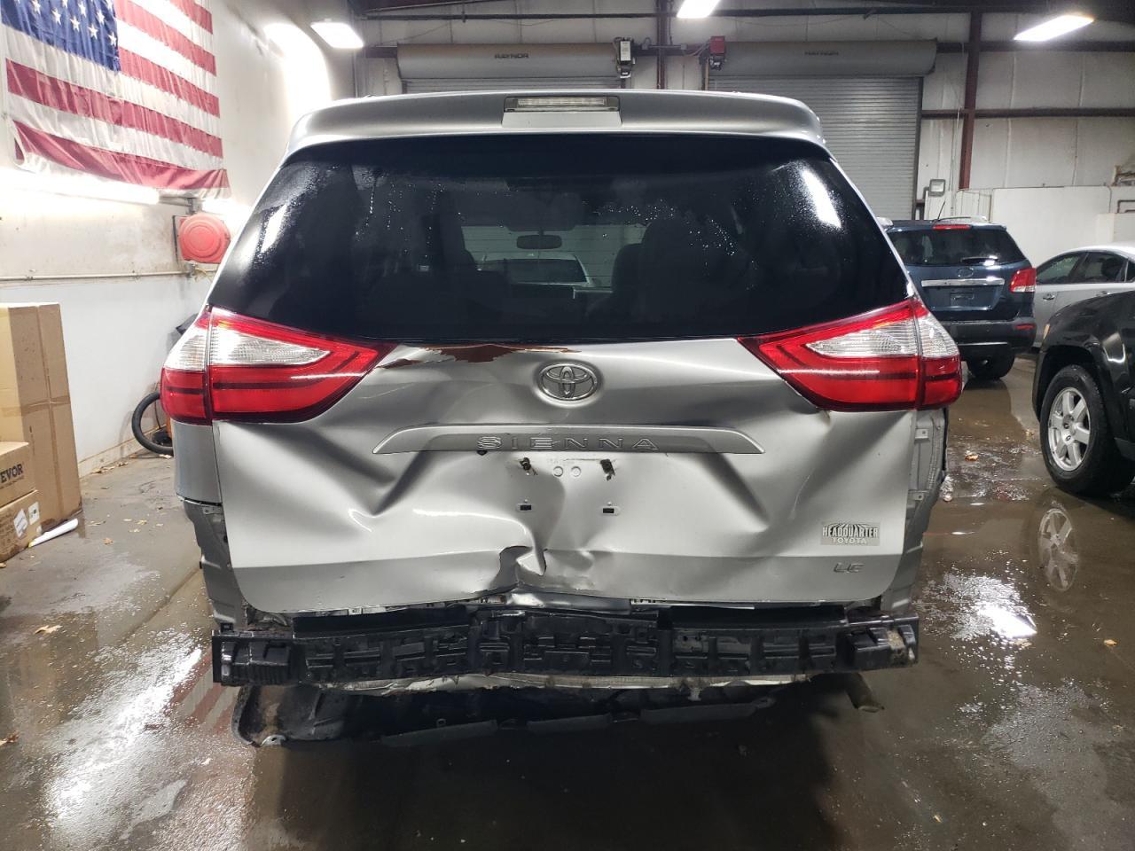 2015 TOYOTA SIENNA LE - Image 6