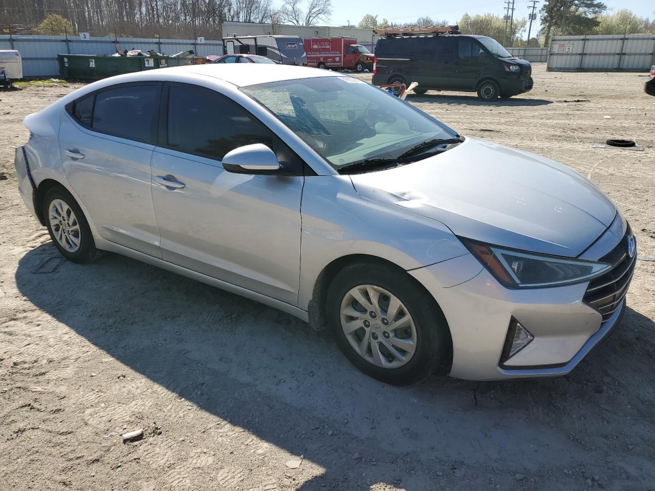 2019 HYUNDAI ELANTRA SE - Image 4