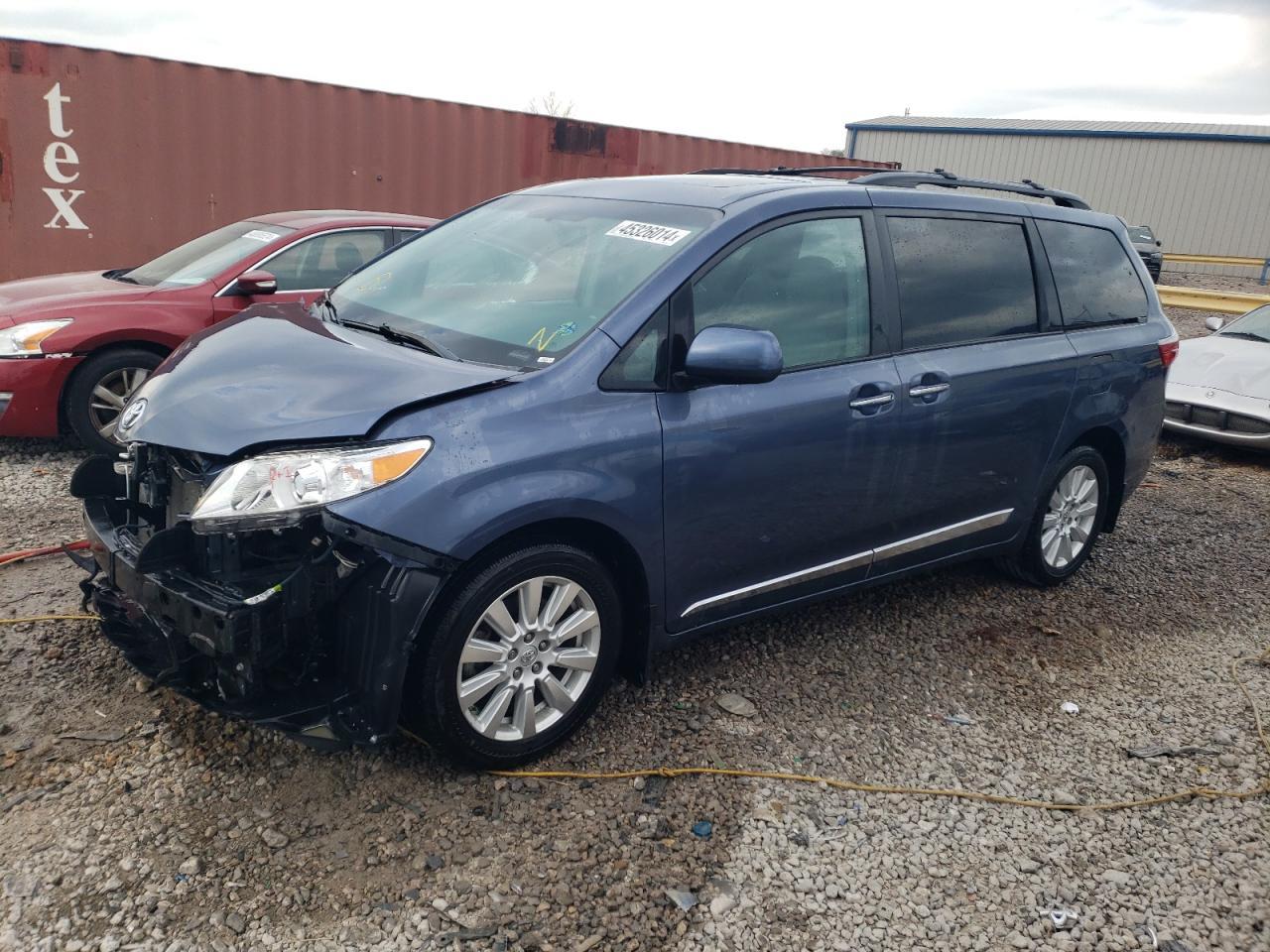 2017 TOYOTA SIENNA XLE car image