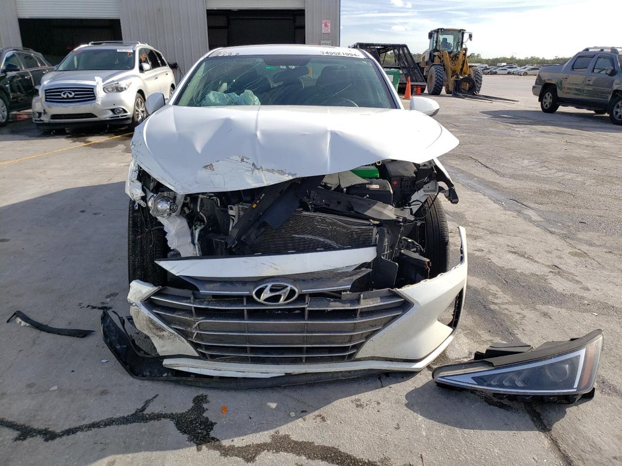 2019 HYUNDAI ELANTRA SE - Фото 5