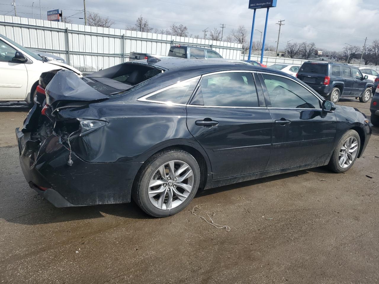 2022 TOYOTA AVALON XLE - Image 3