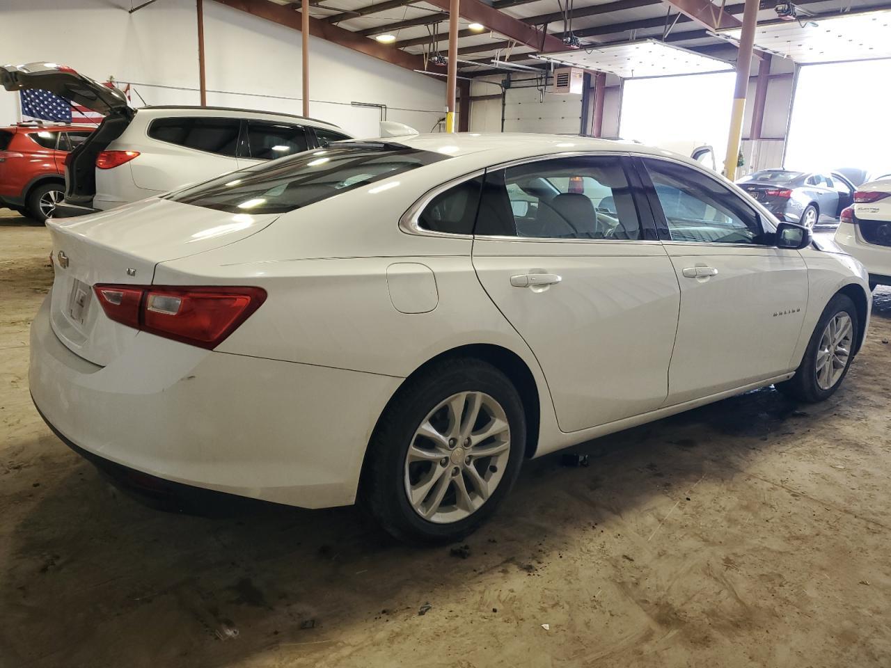 2017 CHEVROLET MALIBU LT - Image 3