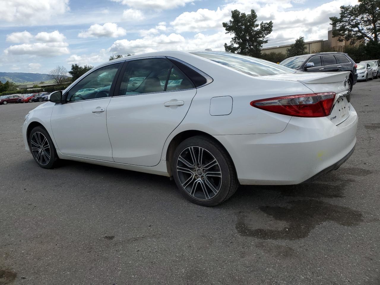 2016 TOYOTA CAMRY LE - Фото 2