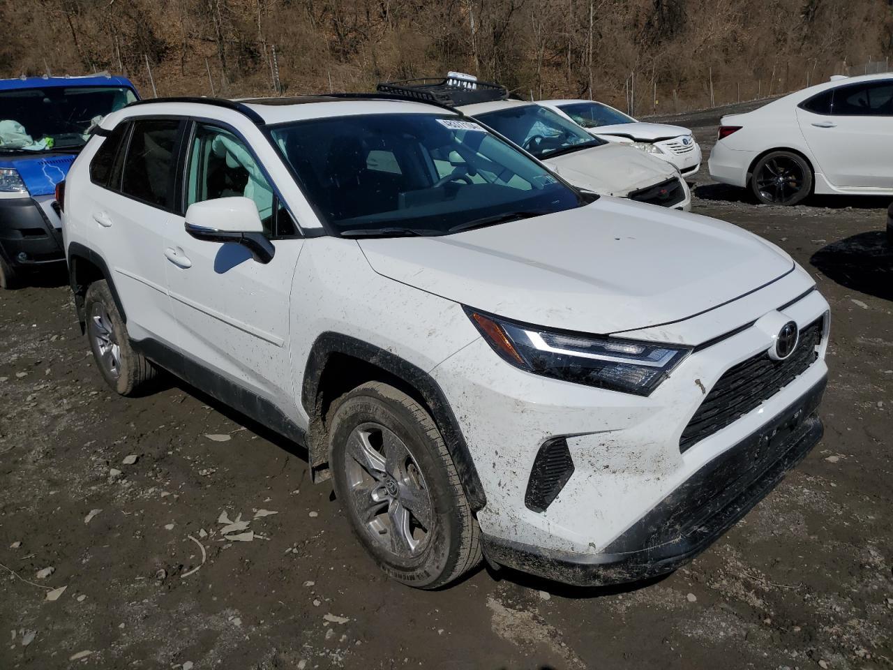 2022 TOYOTA RAV4 XLE - Image 4