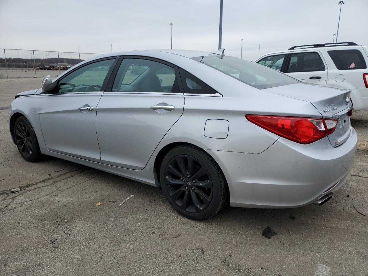 2011 HYUNDAI SONATA SE - Image 2