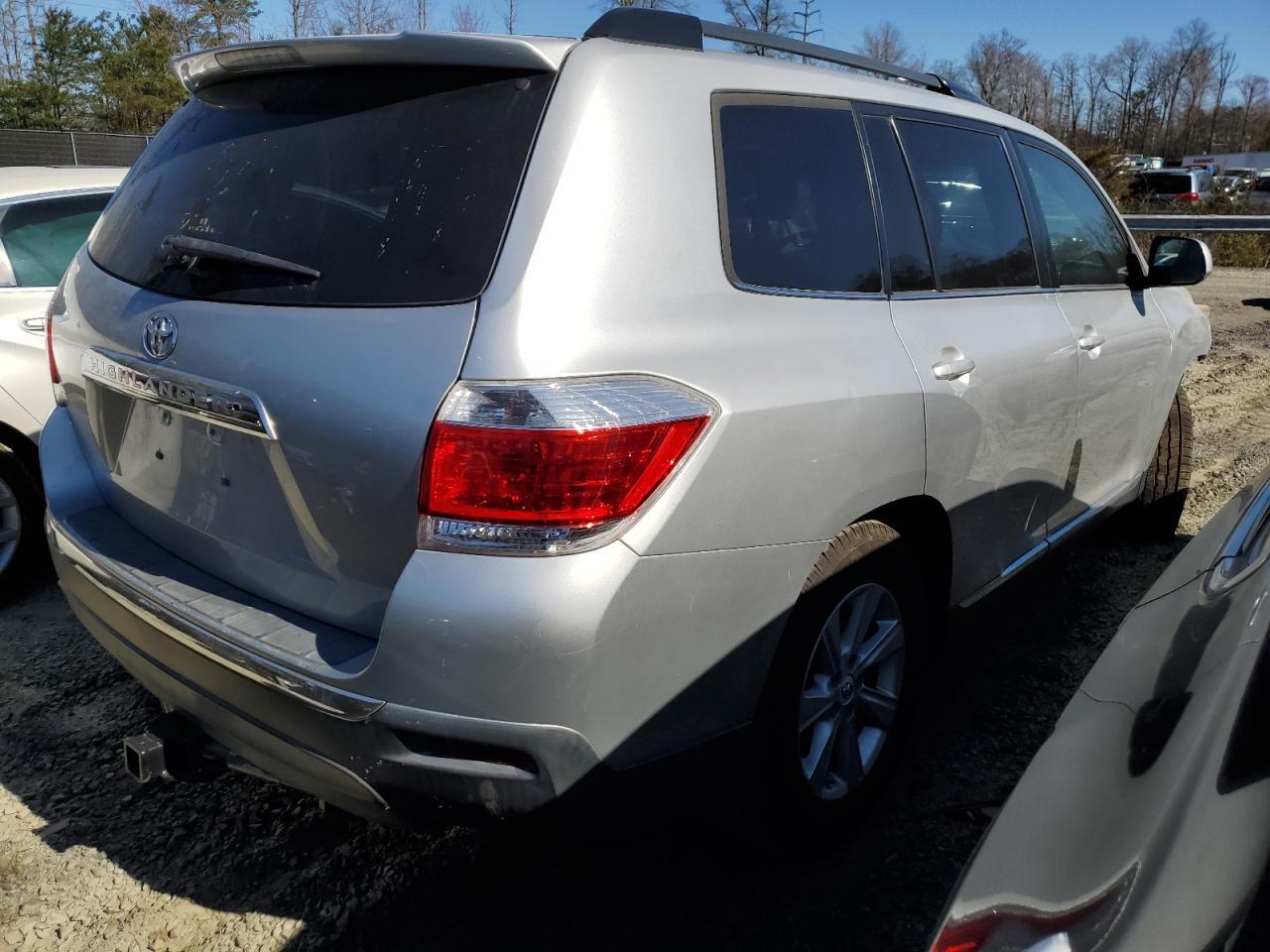 2011 TOYOTA HIGHLANDER - Фото 3