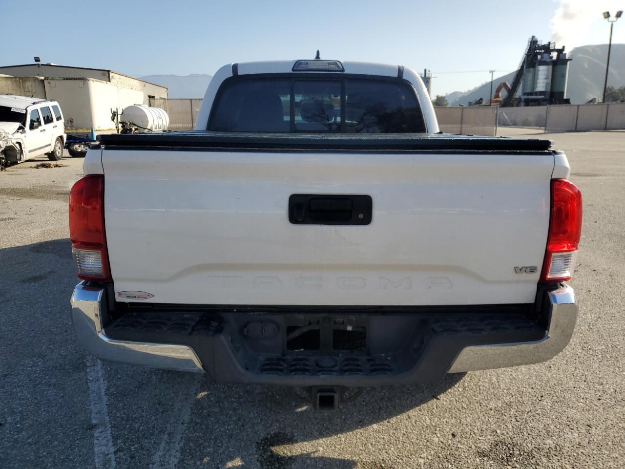 2017 TOYOTA TACOMA DOU - Фото 6