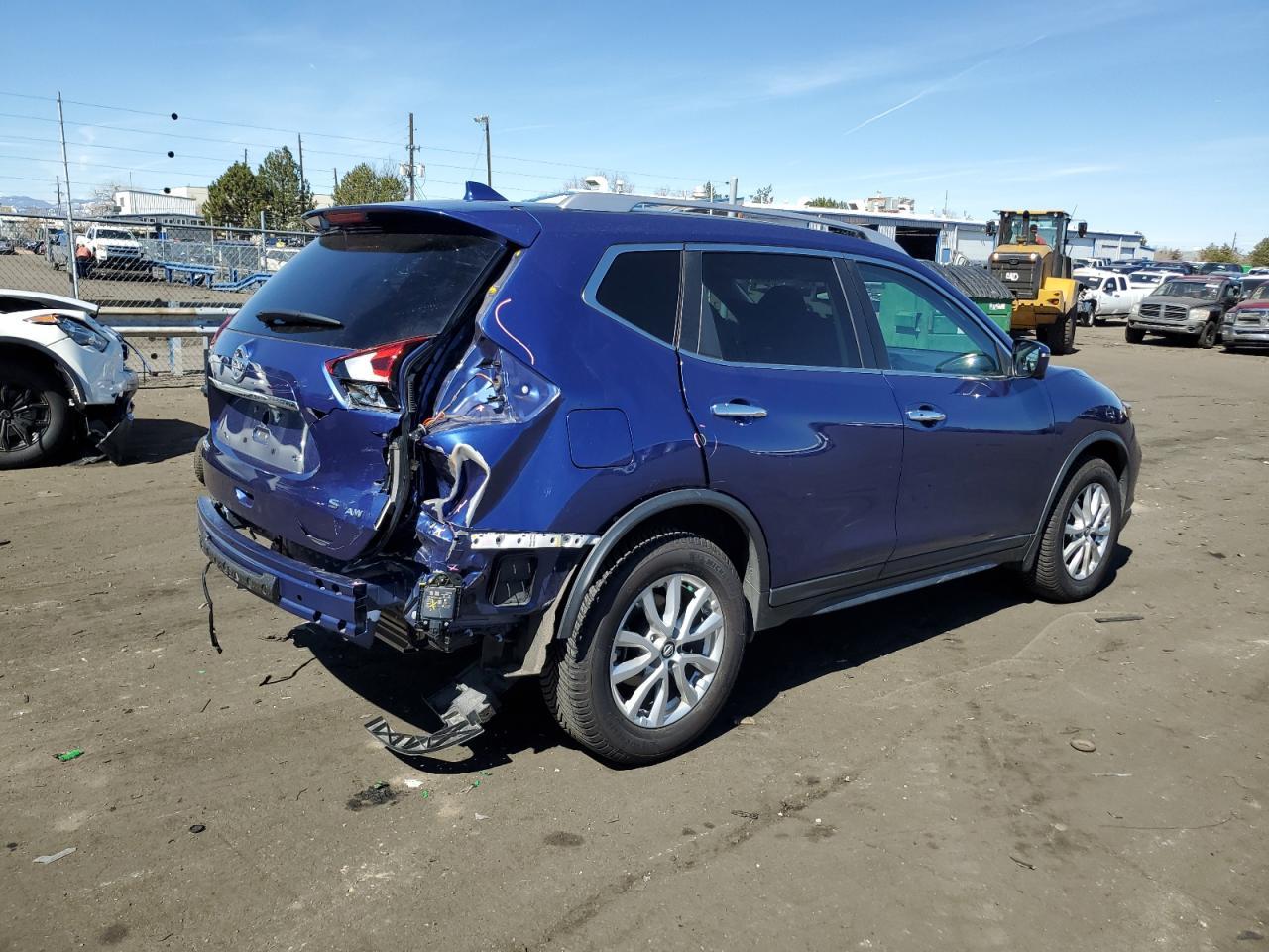 2017 NISSAN ROGUE S - Фото 3
