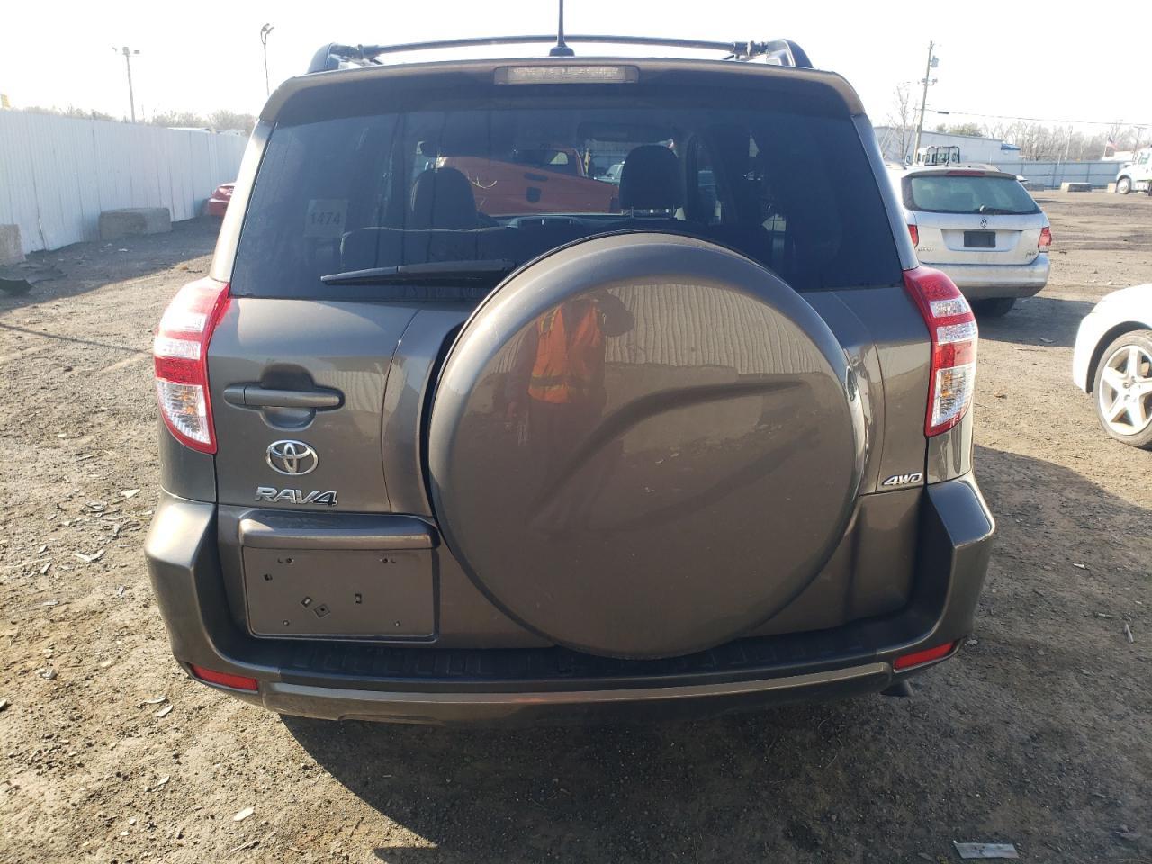 2011 TOYOTA RAV4 - Фото 6