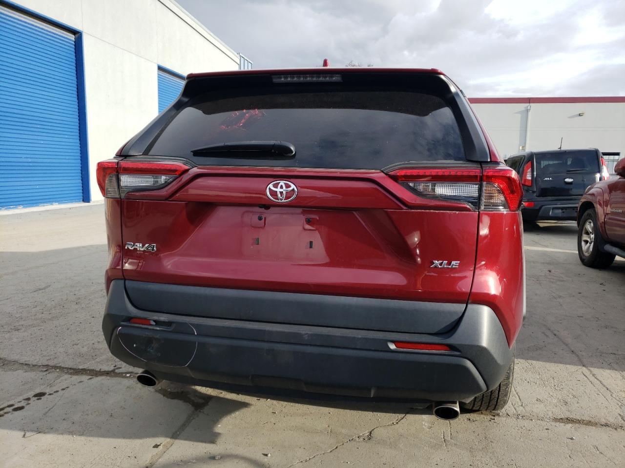 2020 TOYOTA RAV4 XLE - Image 6