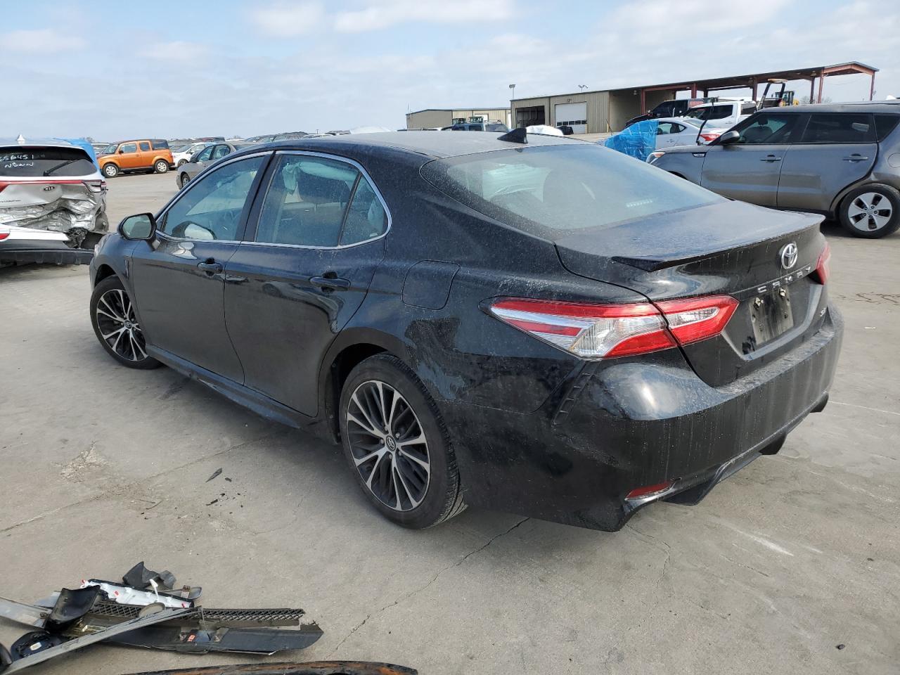 2020 TOYOTA CAMRY SE - Image 2