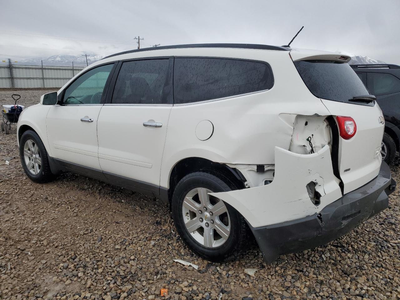 2011 CHEVROLET TRAVERSE L - Image 2