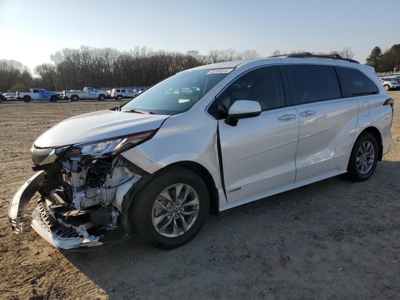 2021 TOYOTA SIENNA XLE car image