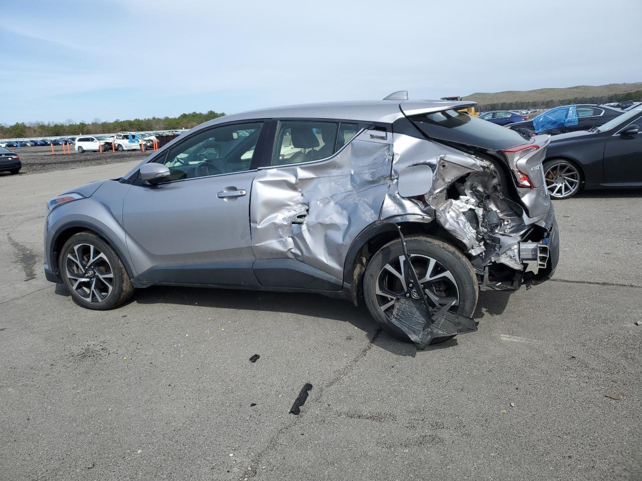 2019 TOYOTA C-HR XLE - Image 2