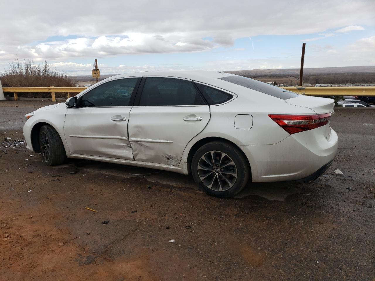 2016 TOYOTA AVALON XLE - Image 2