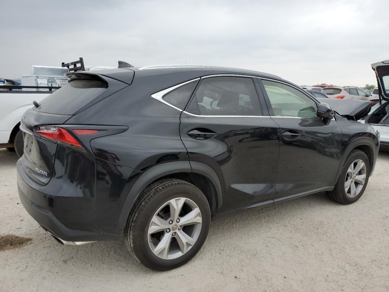 2017 LEXUS NX 200T BA - Фото 3