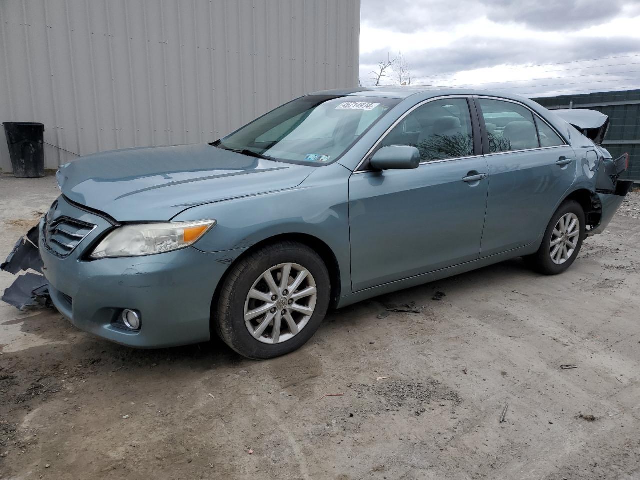 2011 TOYOTA CAMRY SE car image