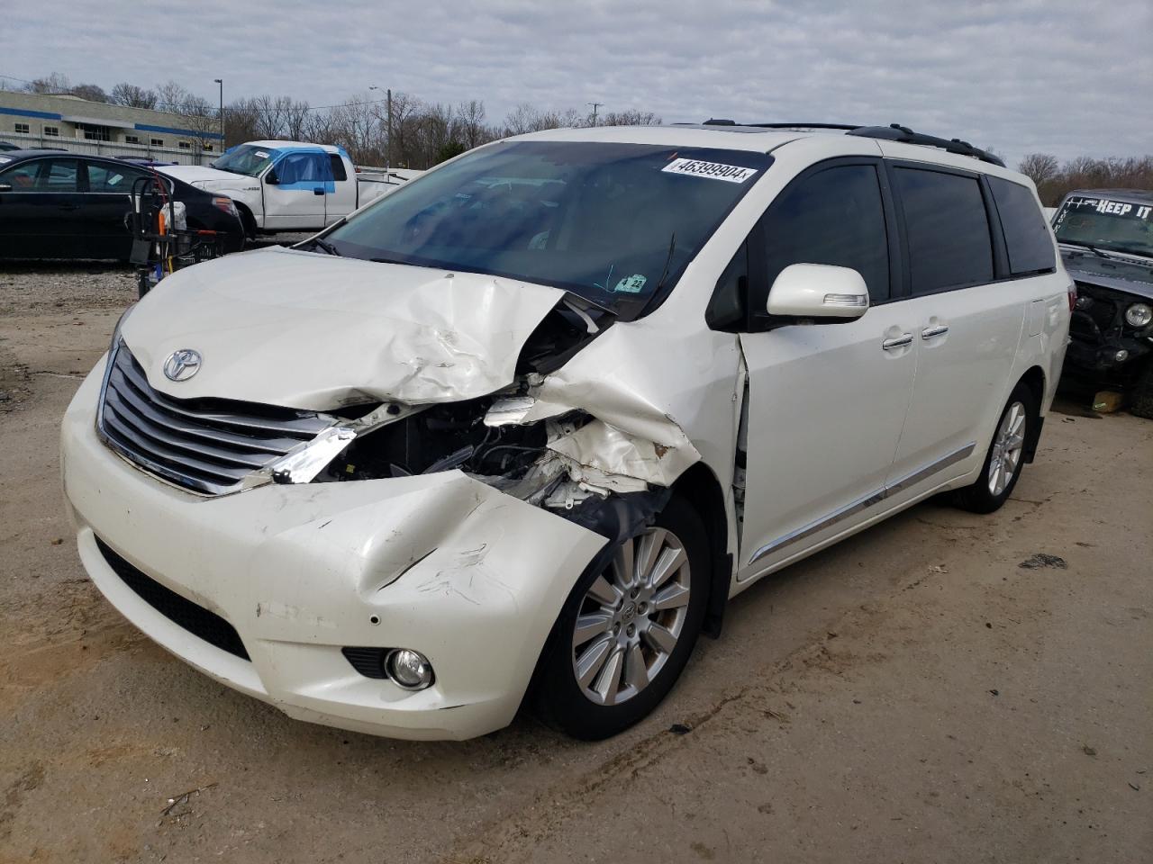 2017 TOYOTA SIENNA XLE car image