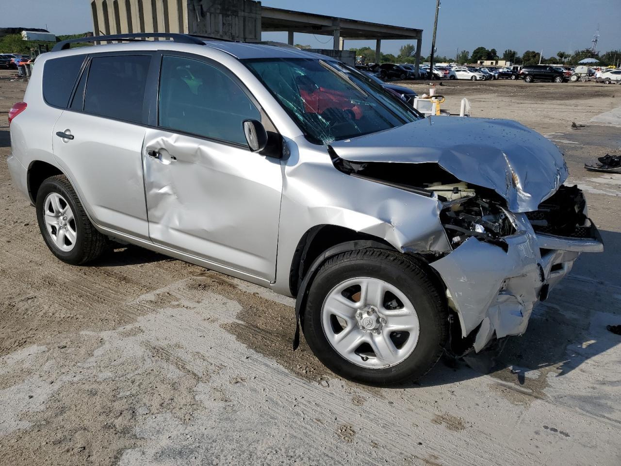 2011 TOYOTA RAV4 - Image 4
