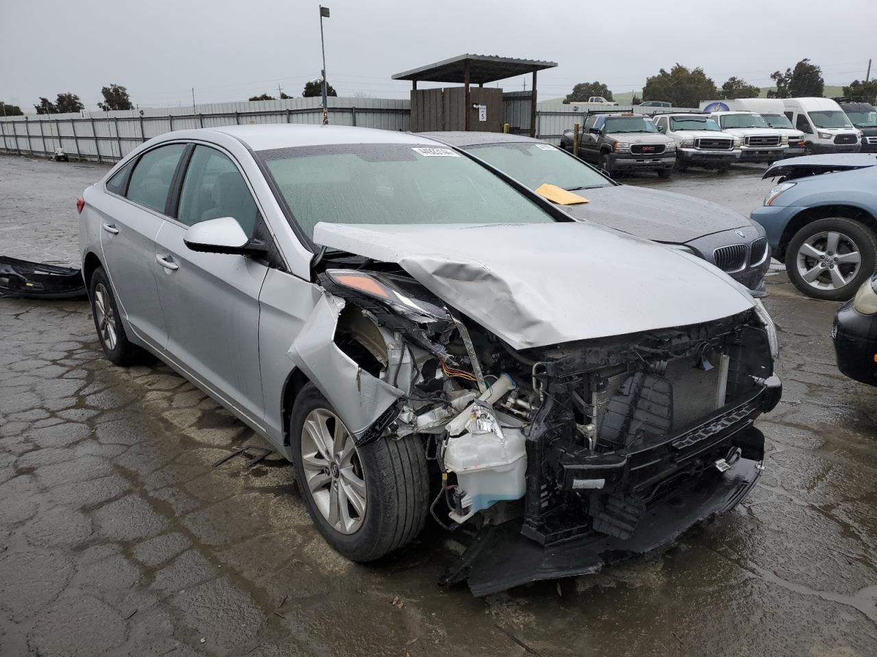 2017 HYUNDAI SONATA SE - Image 4