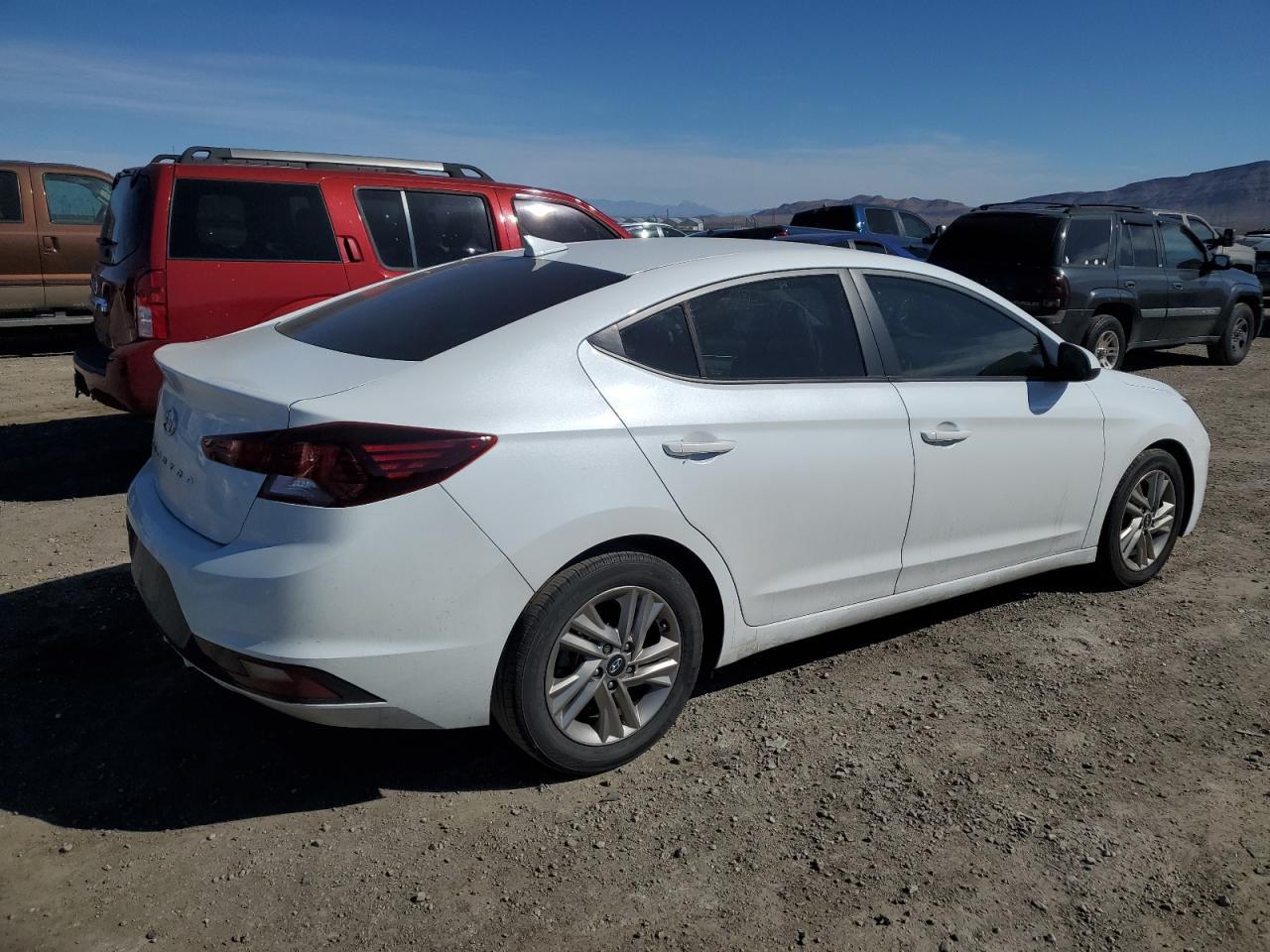 2019 HYUNDAI ELANTRA SE - Фото 3