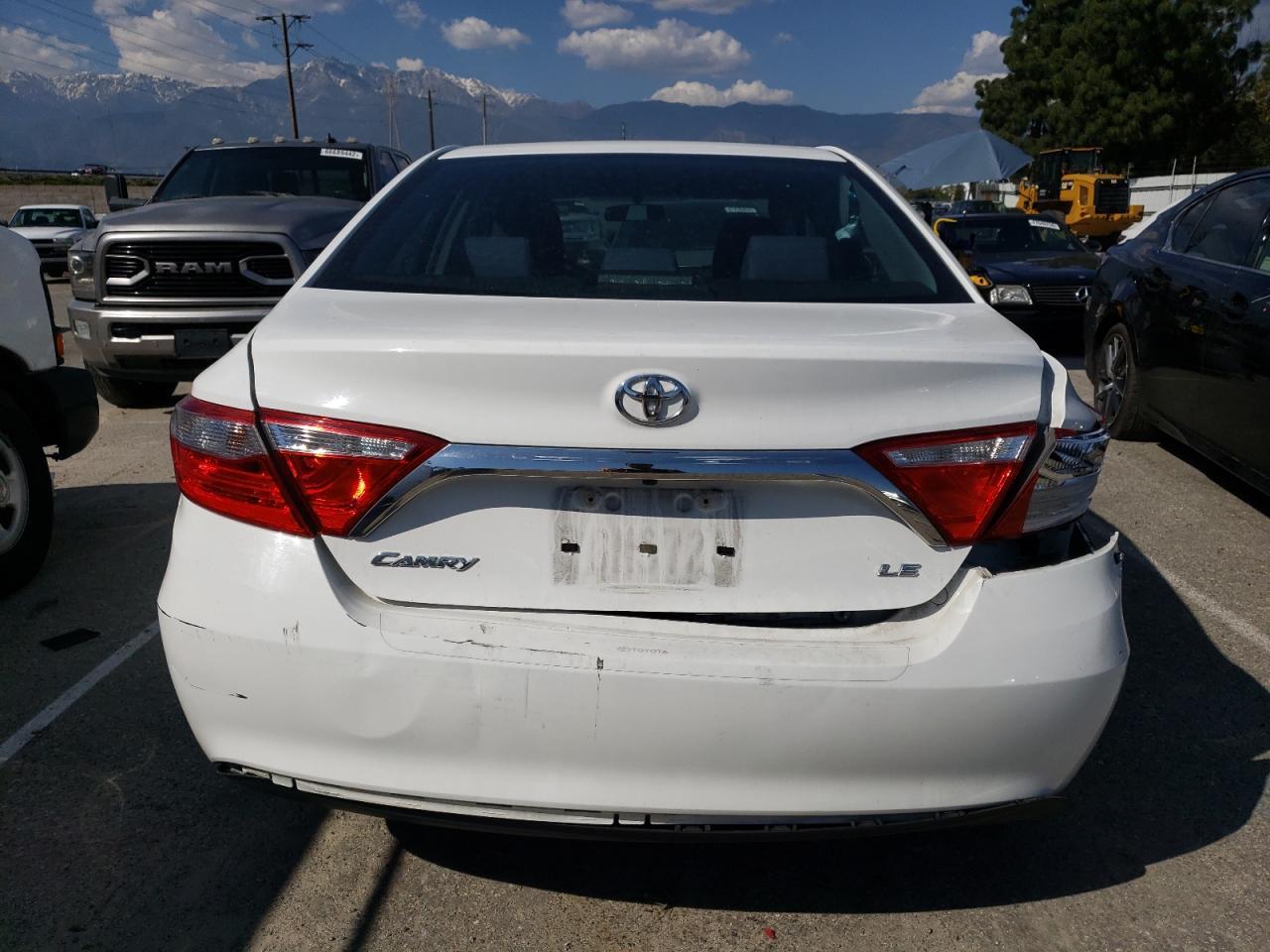 2015 TOYOTA CAMRY LE - Фото 6