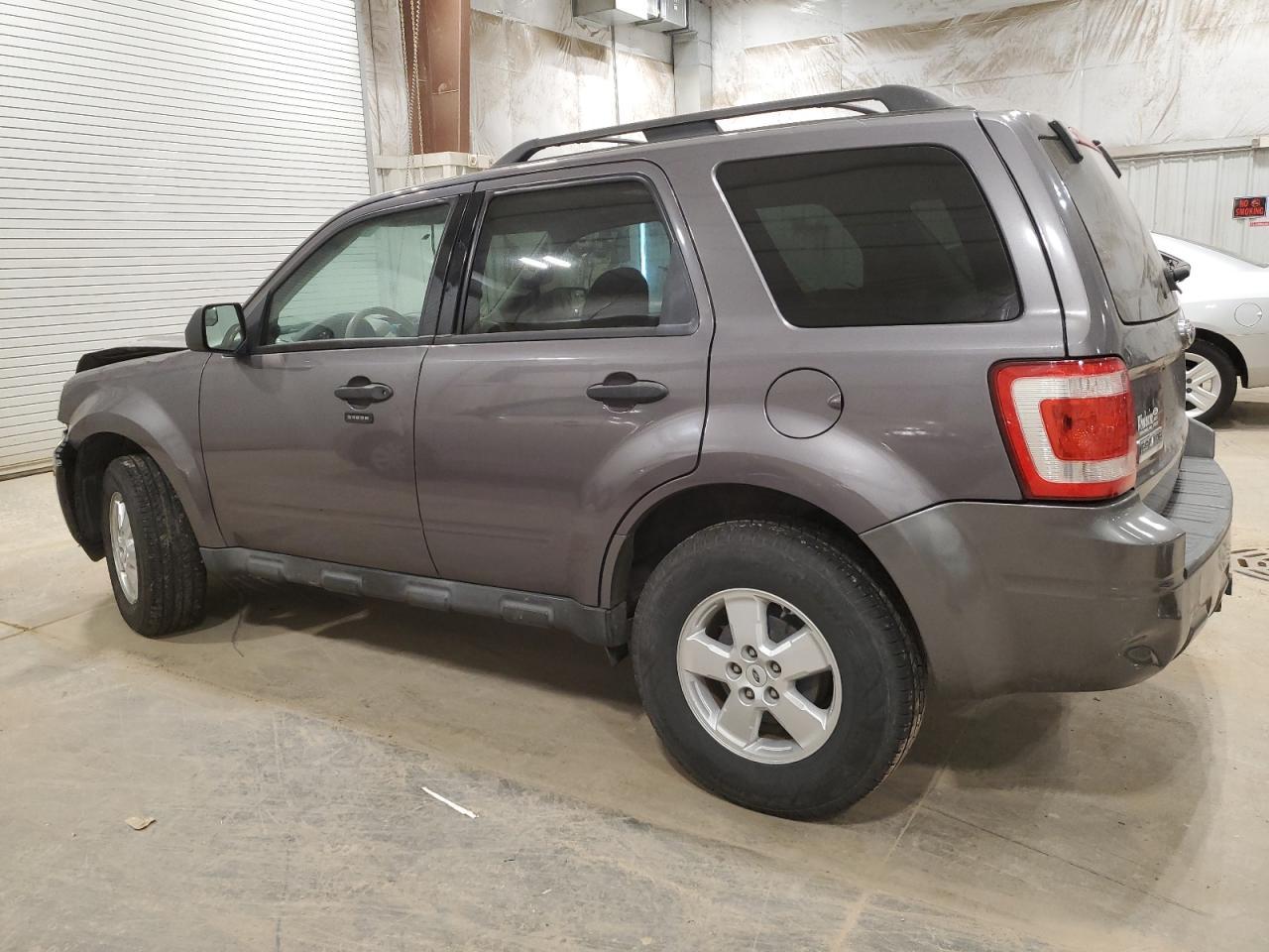 2010 FORD ESCAPE XLT - Image 2