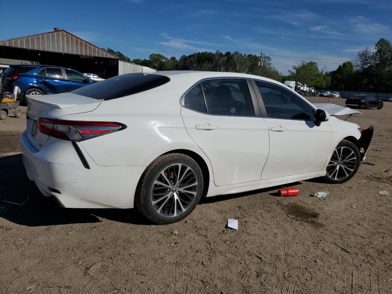 2019 TOYOTA CAMRY L - Фото 3
