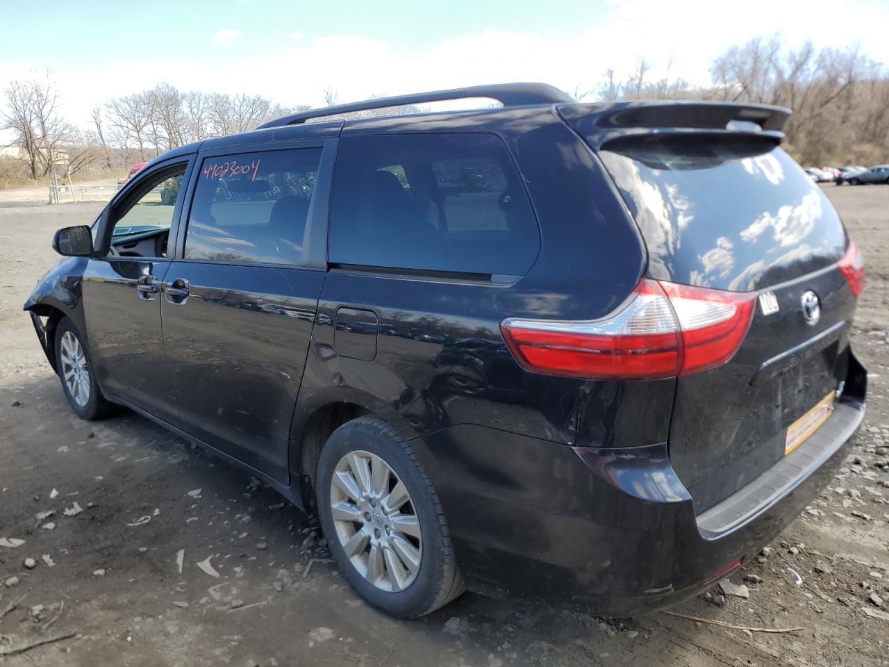 2015 TOYOTA SIENNA LE - Фото 2