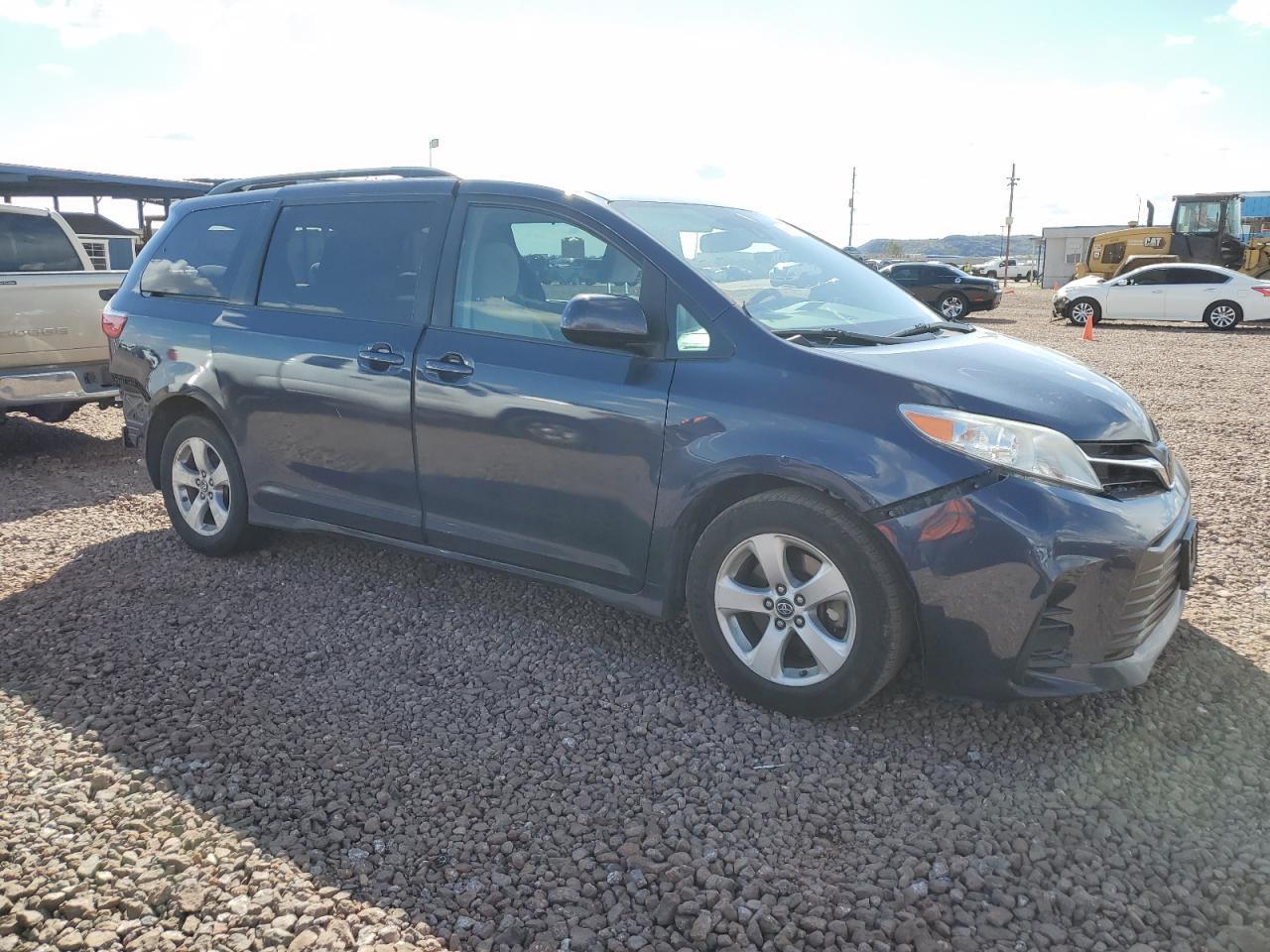 2019 TOYOTA SIENNA LE - Image 4