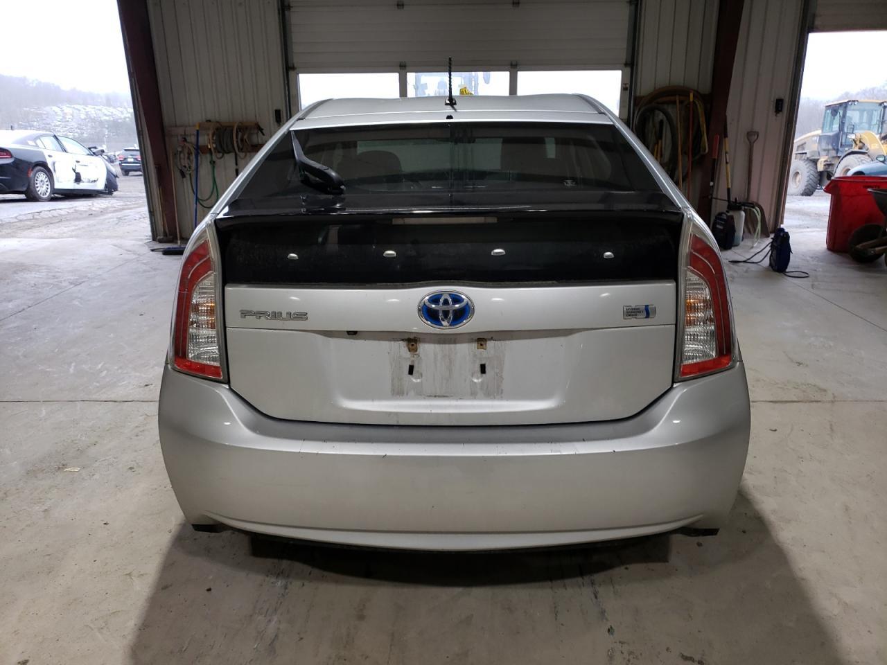 2015 TOYOTA PRIUS - Image 6