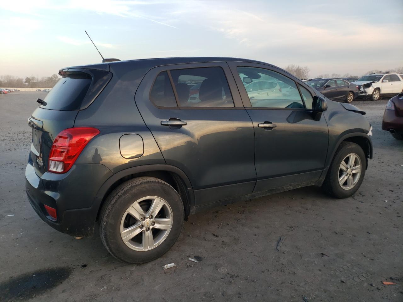 2021 CHEVROLET TRAX LS - Image 3