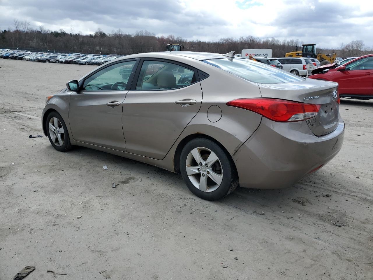 2013 HYUNDAI ELANTRA GL - Image 2