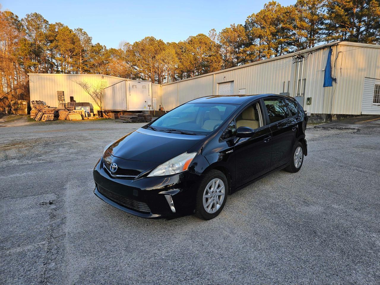2013 TOYOTA PRIUS V - Image 2