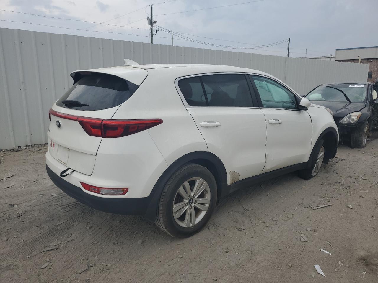 2017 KIA SPORTAGE L - Image 3