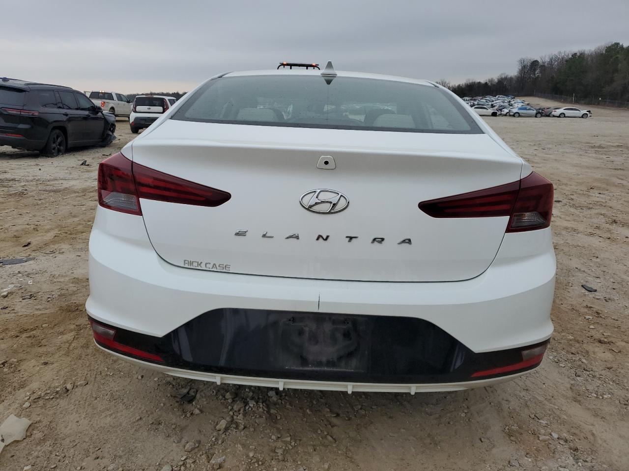 2019 HYUNDAI ELANTRA SE - Image 6