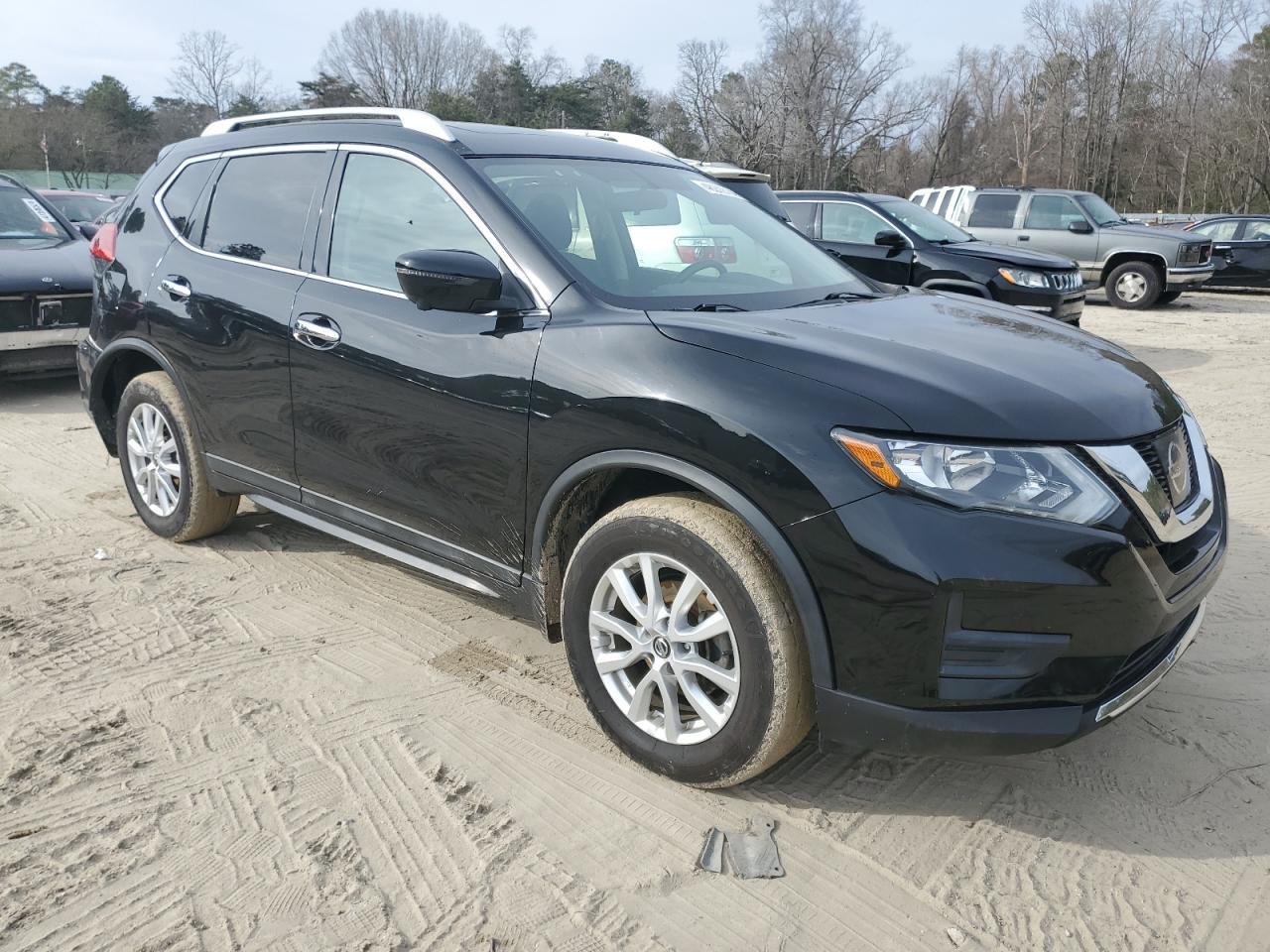 2017 NISSAN ROGUE SV - Image 4