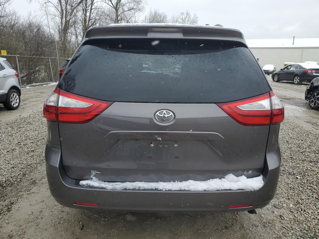 2015 TOYOTA SIENNA LE - Фото 6