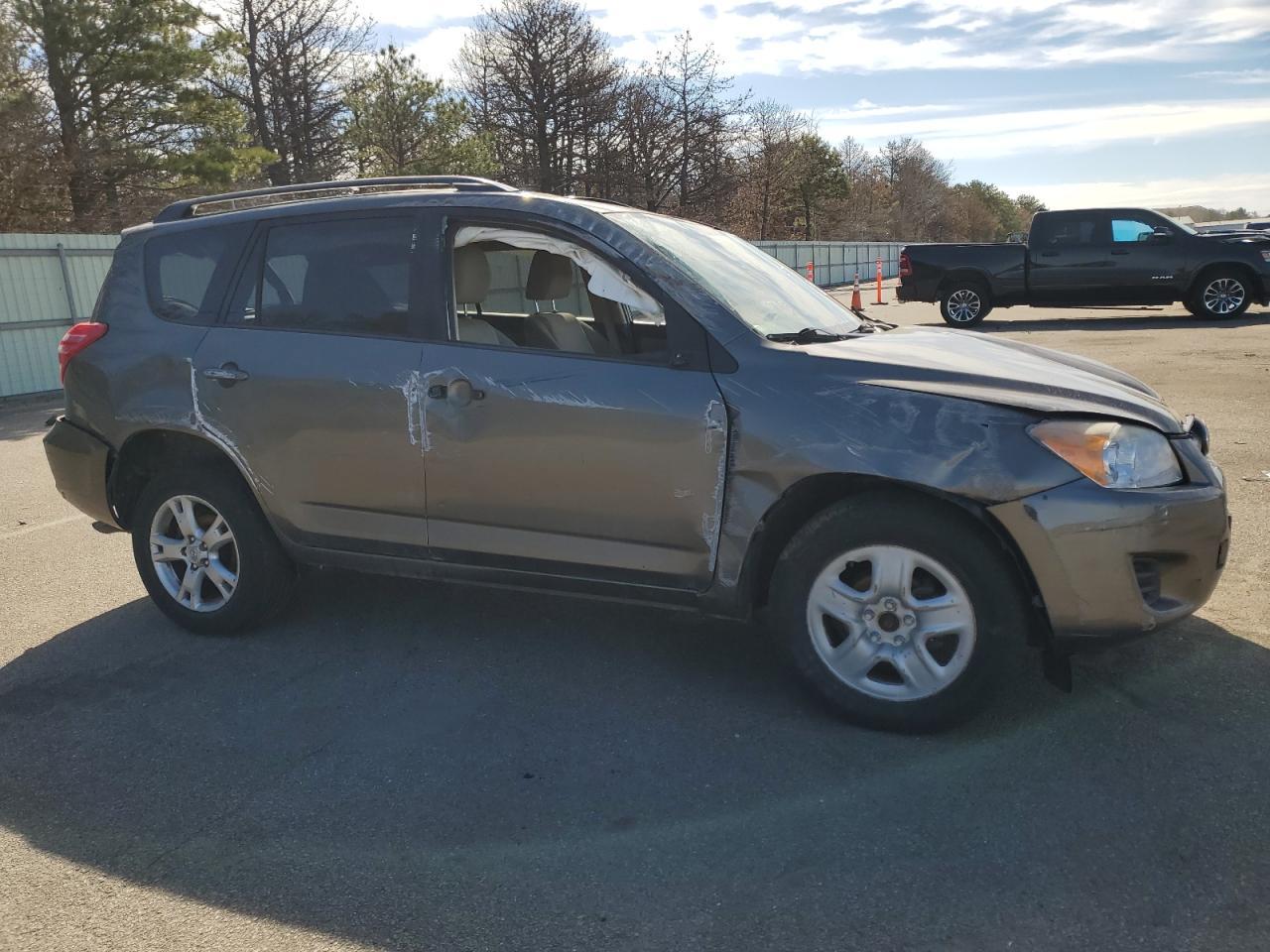 2011 TOYOTA RAV4 - Image 4