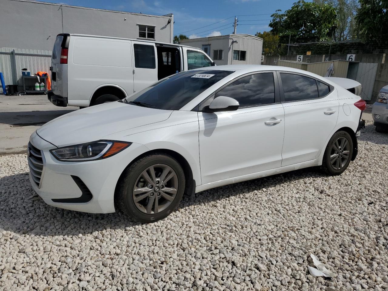 2018 HYUNDAI ELANTRA SE
