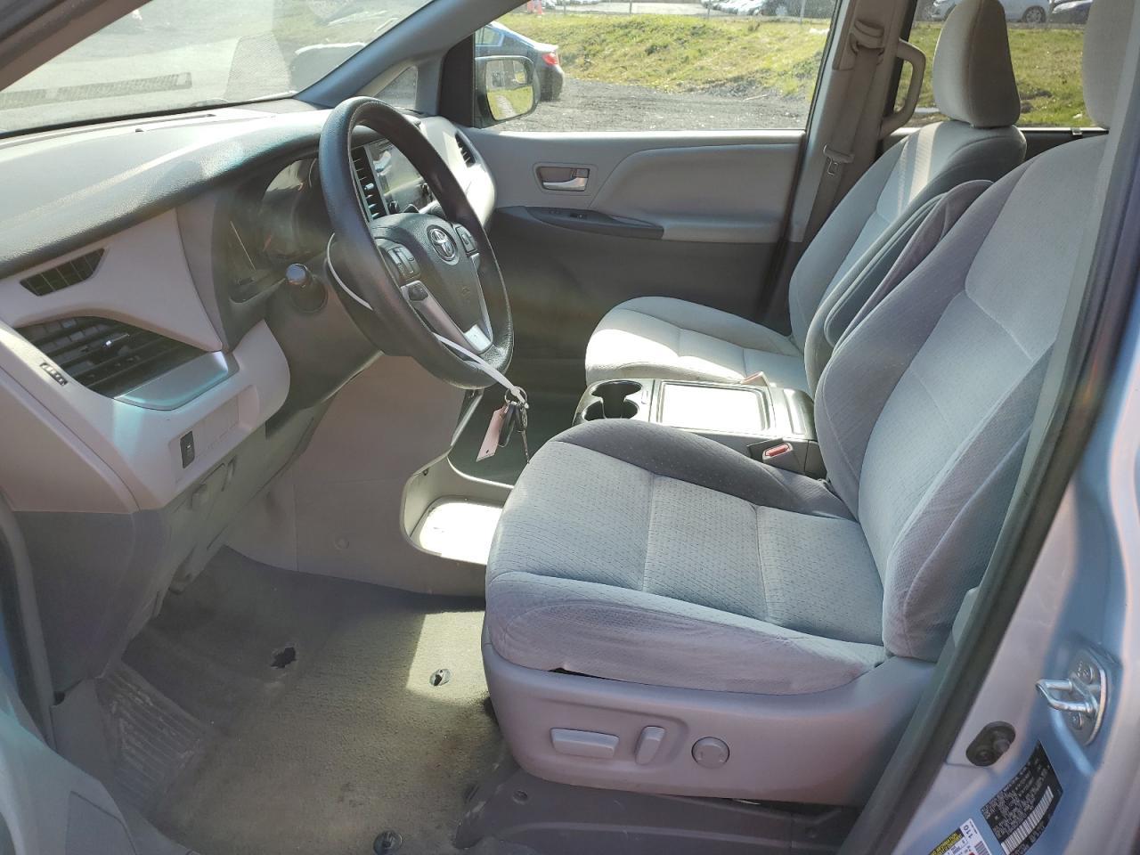 2015 TOYOTA SIENNA LE - Image 7